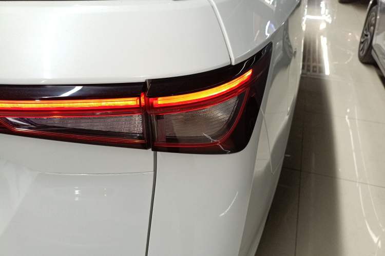 Used Wuling Jiachen 2022 1.5T CVT Deluxe Flagship Edition Exterior 3