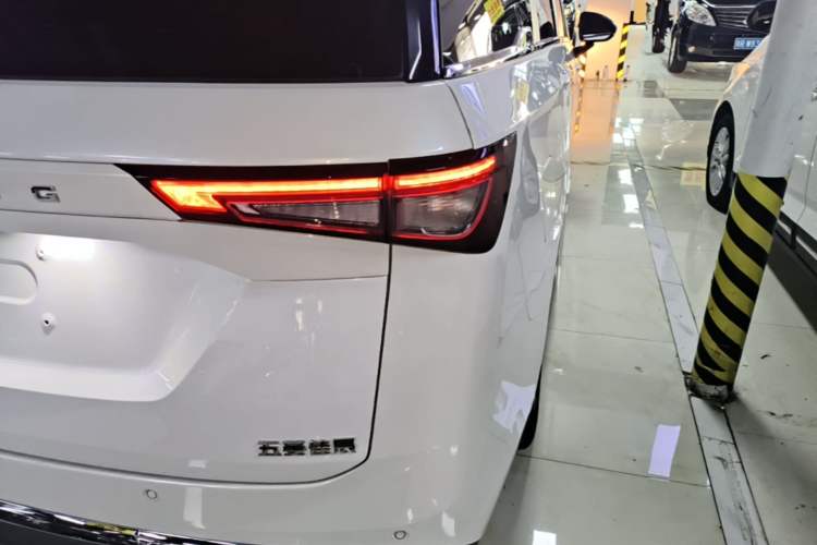 Used Wuling Jiachen 2022 1.5L Manual Comfort Edition Exterior 3