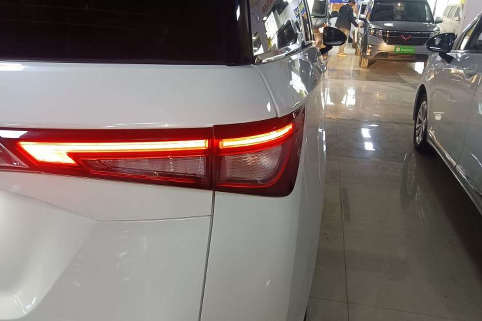 Used Wuling Jiachen 2022 1.5T CVT Smart Luxury Version Exterior 3