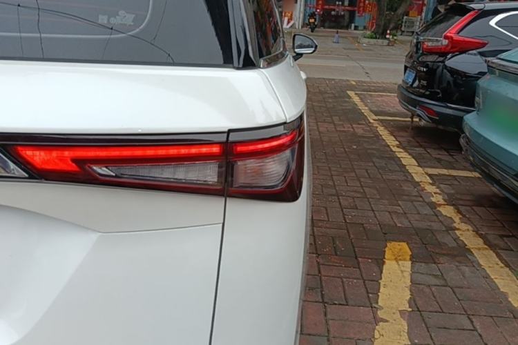 Used Wuling Jiachen 2022 1.5T CVT Smart Luxury Version Exterior 3