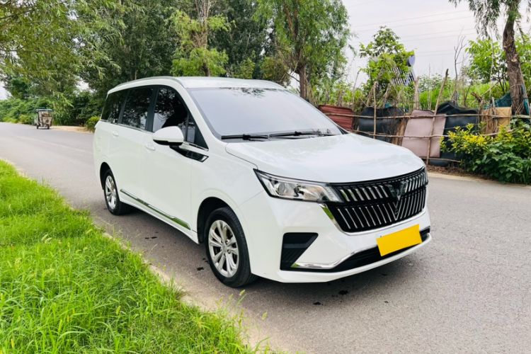 Used Wuling Jiachen 2022 1.5L Manual Comfort Edition Exterior 3