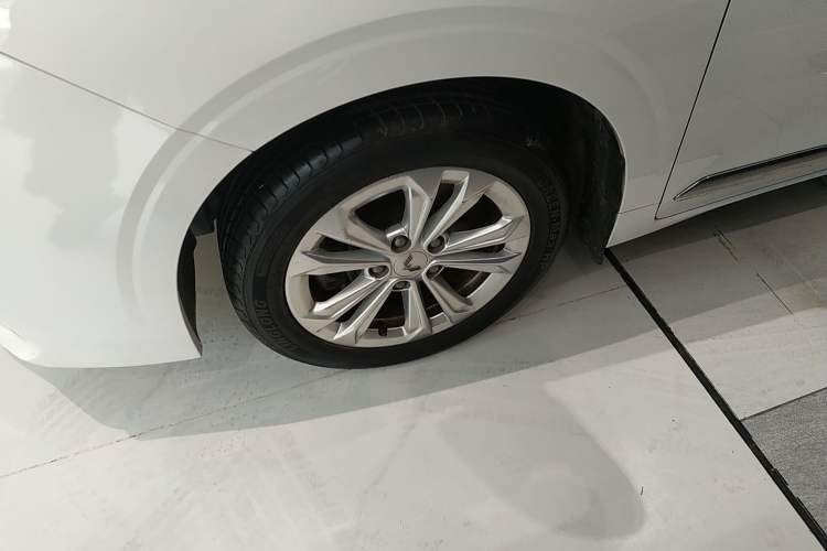 Used Wuling Jiachen 2022 1.5L Manual Light Comfort Edition Exterior 4