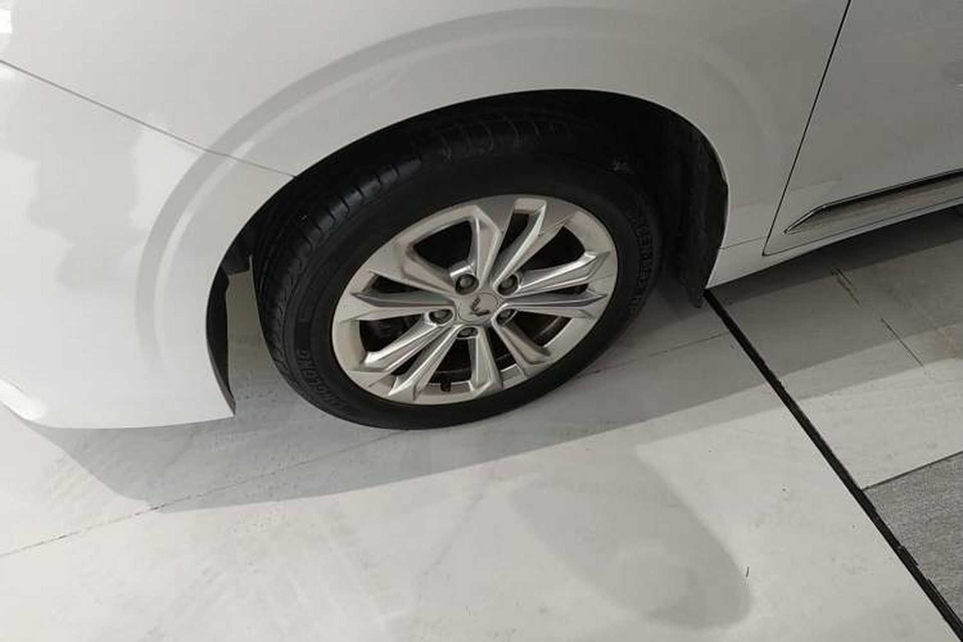 Used Wuling Jiachen 2022 1.5L Manual Light Comfort Edition Exterior 4