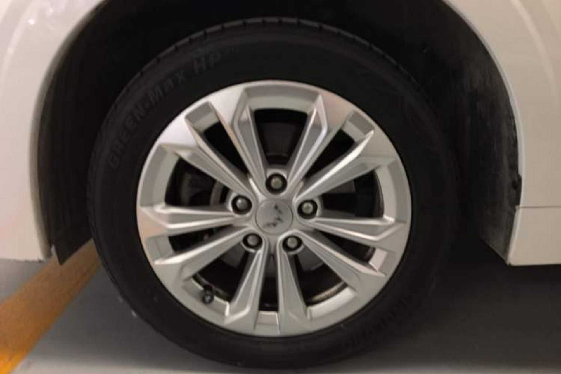 Used Wuling Jiachen 2022 1.5L Manual Light Comfort Edition Exterior 4