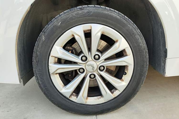 Used Wuling Jiachen 2022 1.5L Manual Comfort Edition Exterior 4