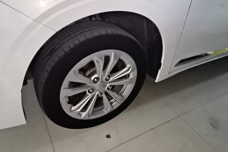 Used Wuling Jiachen 2022 1.5L Manual Comfort Edition Exterior 4