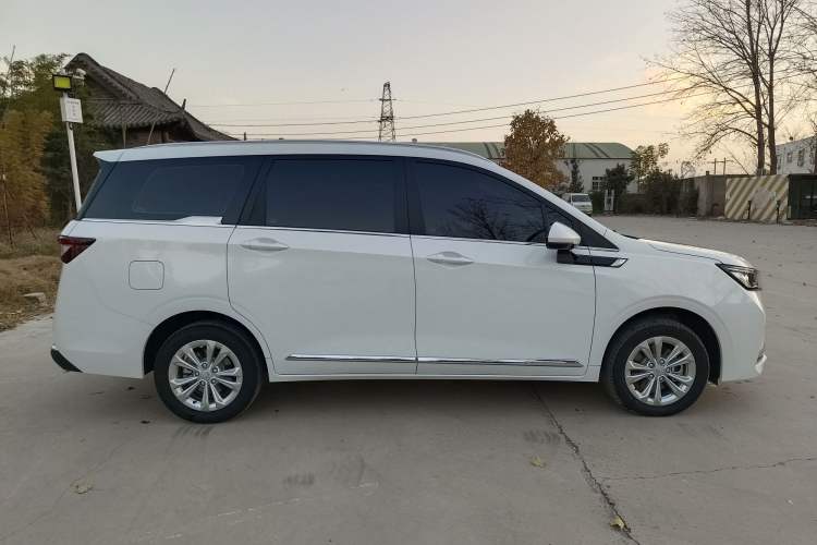 Used Wuling Jiachen 2022 1.5T CVT Smart Luxury Version Exterior 4