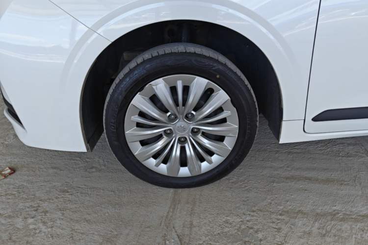 Used Wuling Jiachen 2022 1.5L Manual Enjoyment Elite Model Exterior 4