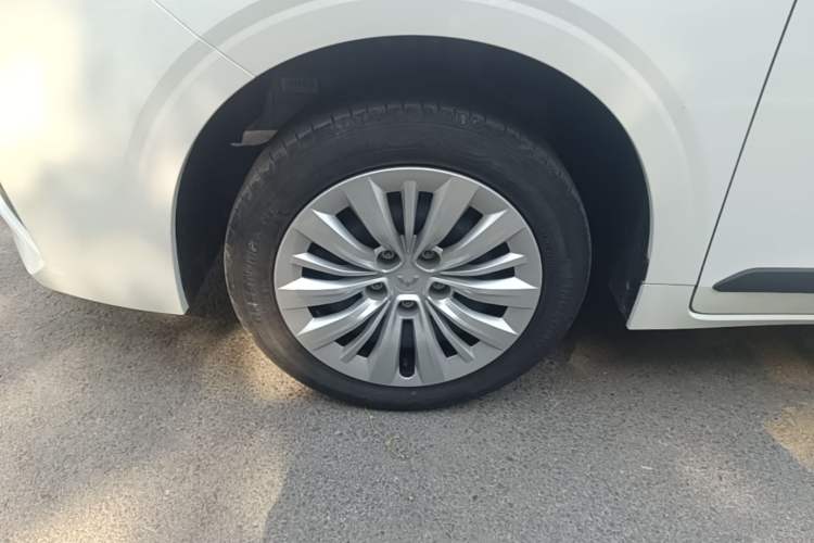 Used Wuling Jiachen 2022 1.5L Manual Enjoyment Elite Model Exterior 4