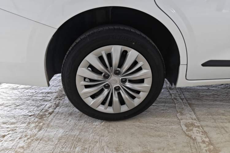 Used Wuling Jiachen 2022 1.5L Manual Enjoyment Elite Model Exterior 5