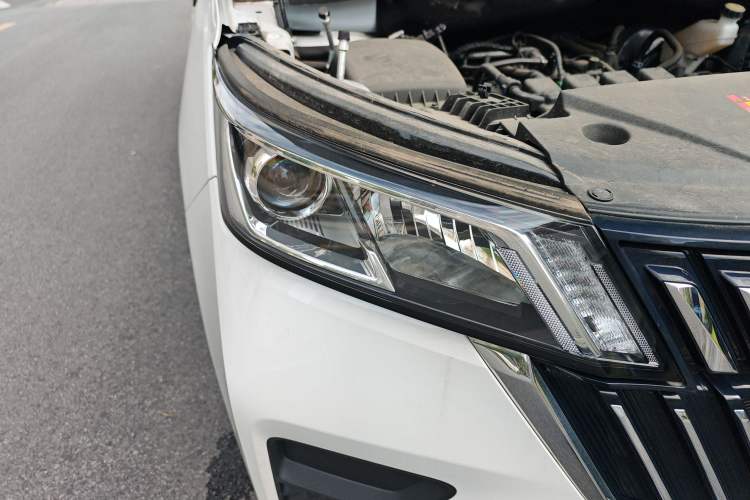 Used Wuling Jiachen 2022 1.5L Manual Comfort Edition Exterior 6