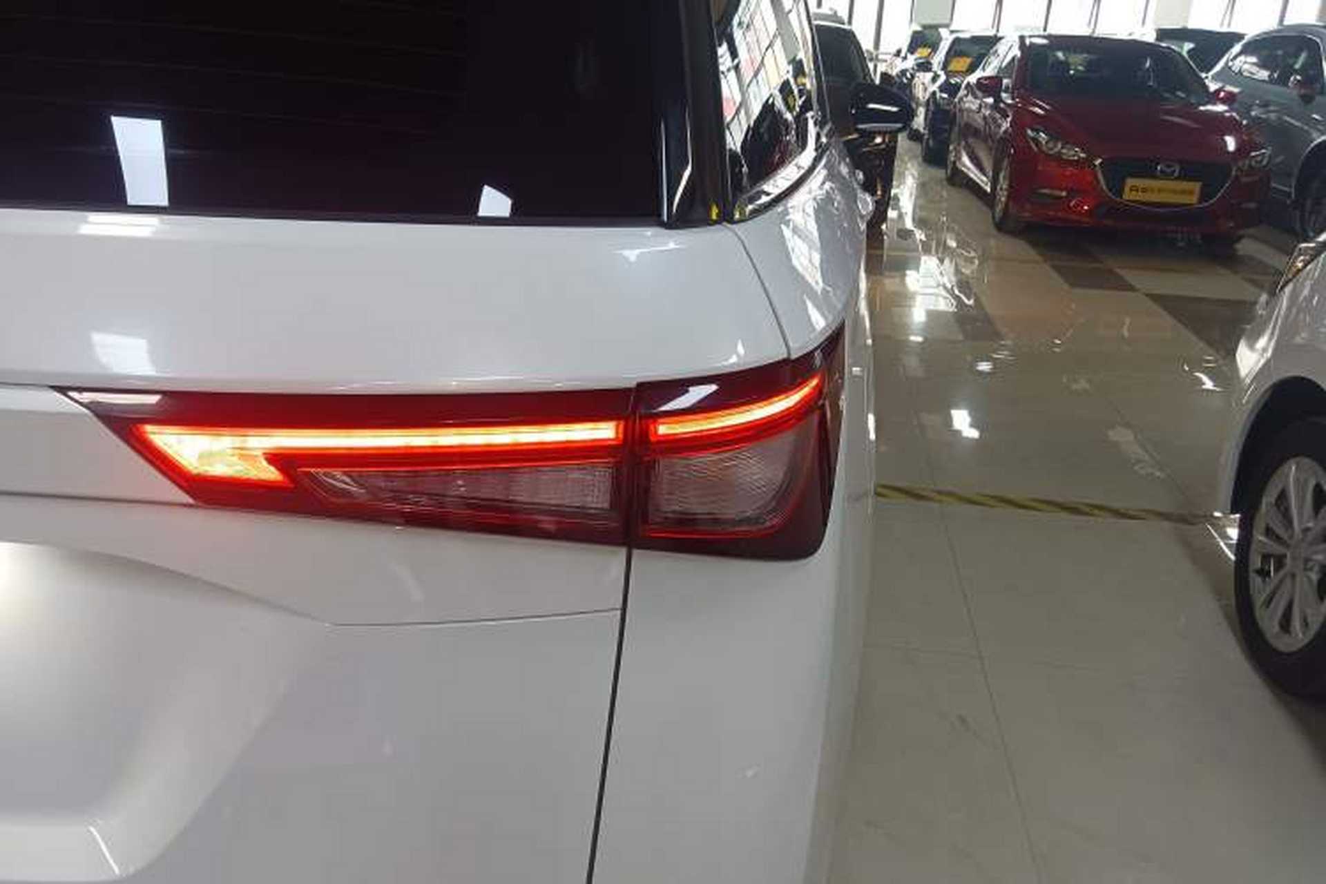 Used Wuling Jiachen 2022 1.5L Manual Comfort Edition Exterior 6