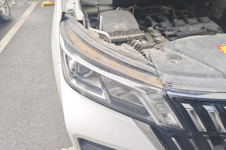 Used Wuling Jiachen 2022 1.5L Manual Light Comfort Edition Exterior 6