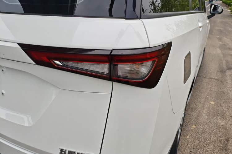 Used Wuling Jiachen 2022 1.5L Manual Enjoyment Elite Model Exterior 6