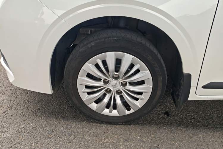 Used Wuling Jiachen 2022 1.5L Manual Enjoyment Elite Model Exterior 7