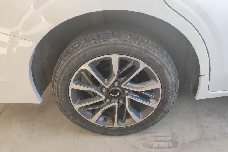 Used Wuling Jiachen 2022 1.5L Manual Enjoyment Elite Model Exterior 8