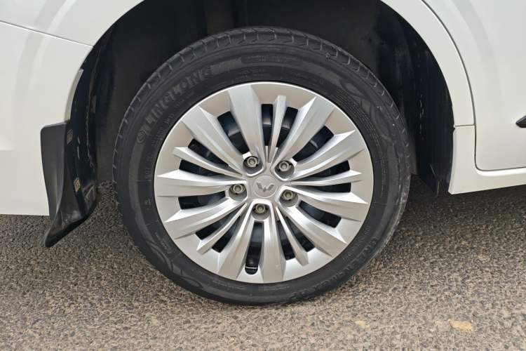 Used Wuling Jiachen 2022 1.5L Manual Enjoyment Elite Model Exterior 8