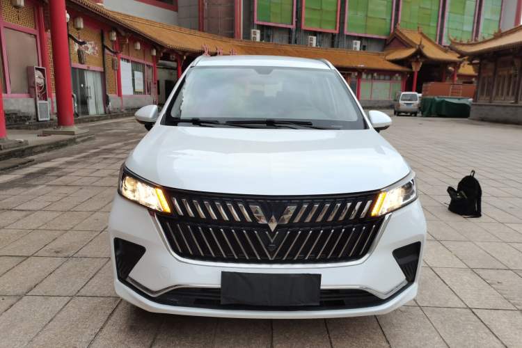 Used Wuling Jiachen 2022 1.5T Manual Light Enjoyment Dynamic Version Front