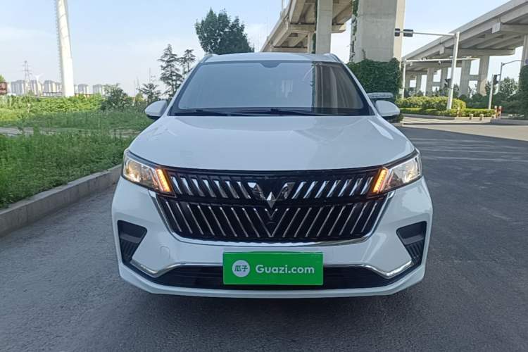 Used Wuling Jiachen 2022 1.5L Manual Light Comfort Edition Front
