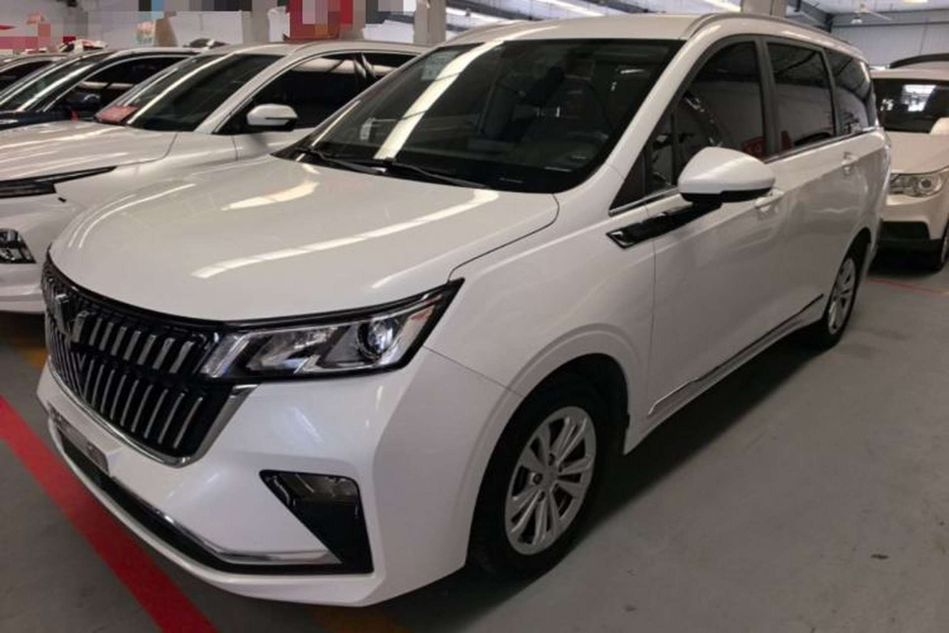 Used Wuling Jiachen 2022 1.5L Manual Light Comfort Edition Front Left 45 Deg