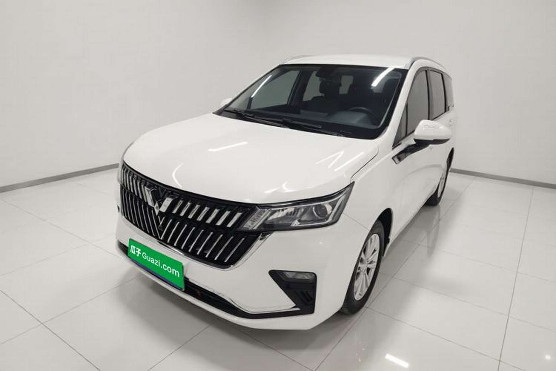 Used Wuling Jiachen 2022 1.5T CVT Smart Luxury Version Front Left 45 Deg