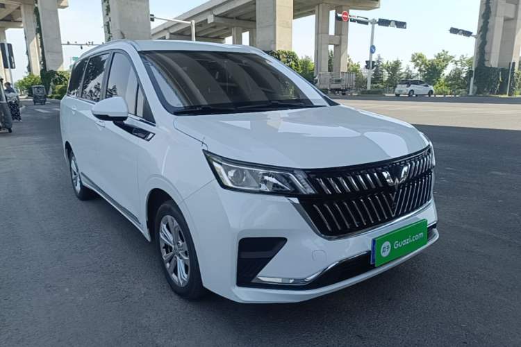 Used Wuling Jiachen 2022 1.5L Manual Light Comfort Edition Front Right 45 Deg