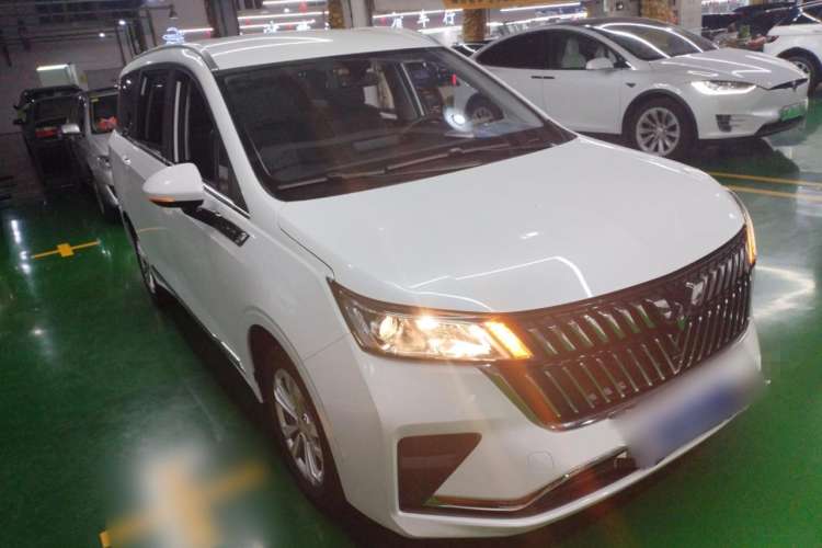 Used Wuling Jiachen 2022 1.5L Manual Comfort Edition Front Right 45 Deg