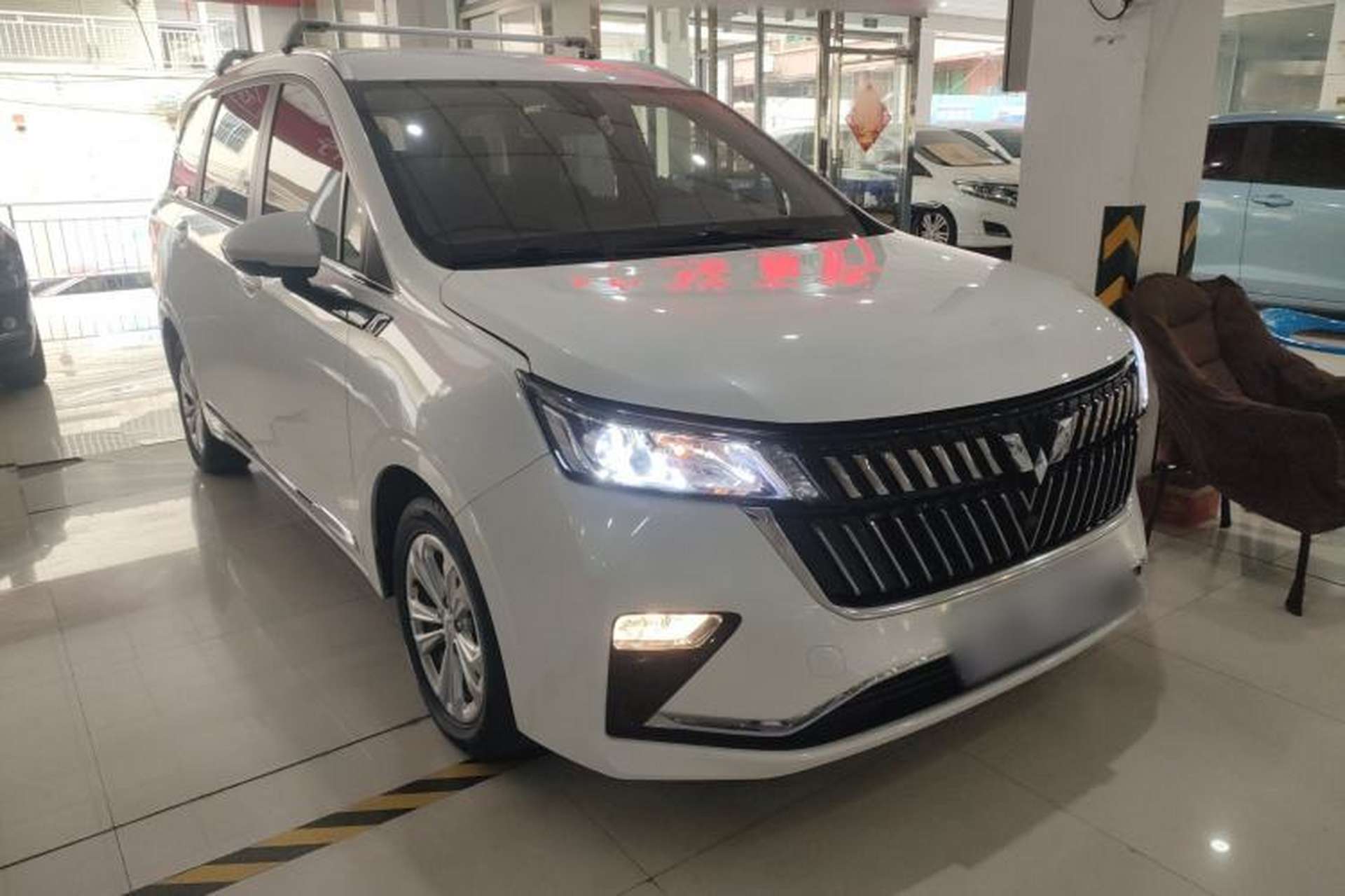 Used Wuling Jiachen 2022 1.5T CVT Smart Luxury Version Front Right 45 Deg