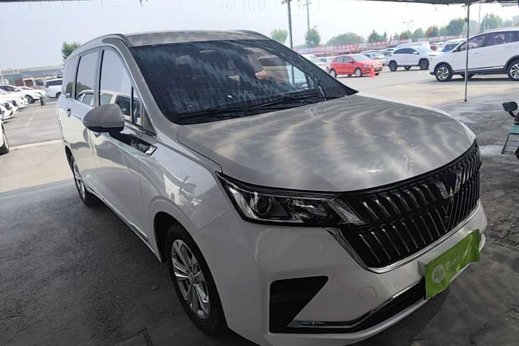 Used Wuling Jiachen 2022 1.5T Manual Light Enjoyment Dynamic Version Front Right 45 Deg
