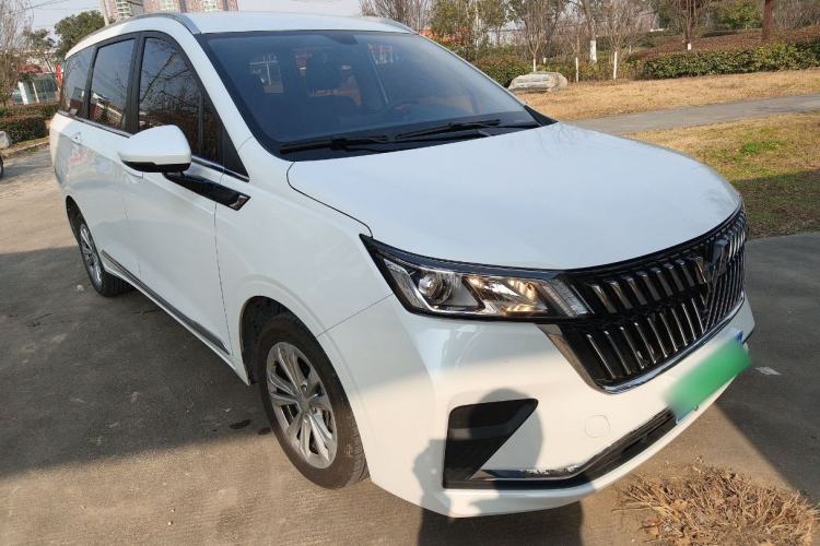 Used Wuling Jiachen 2022 1.5L Manual Comfort Edition Front Right 45 Deg
