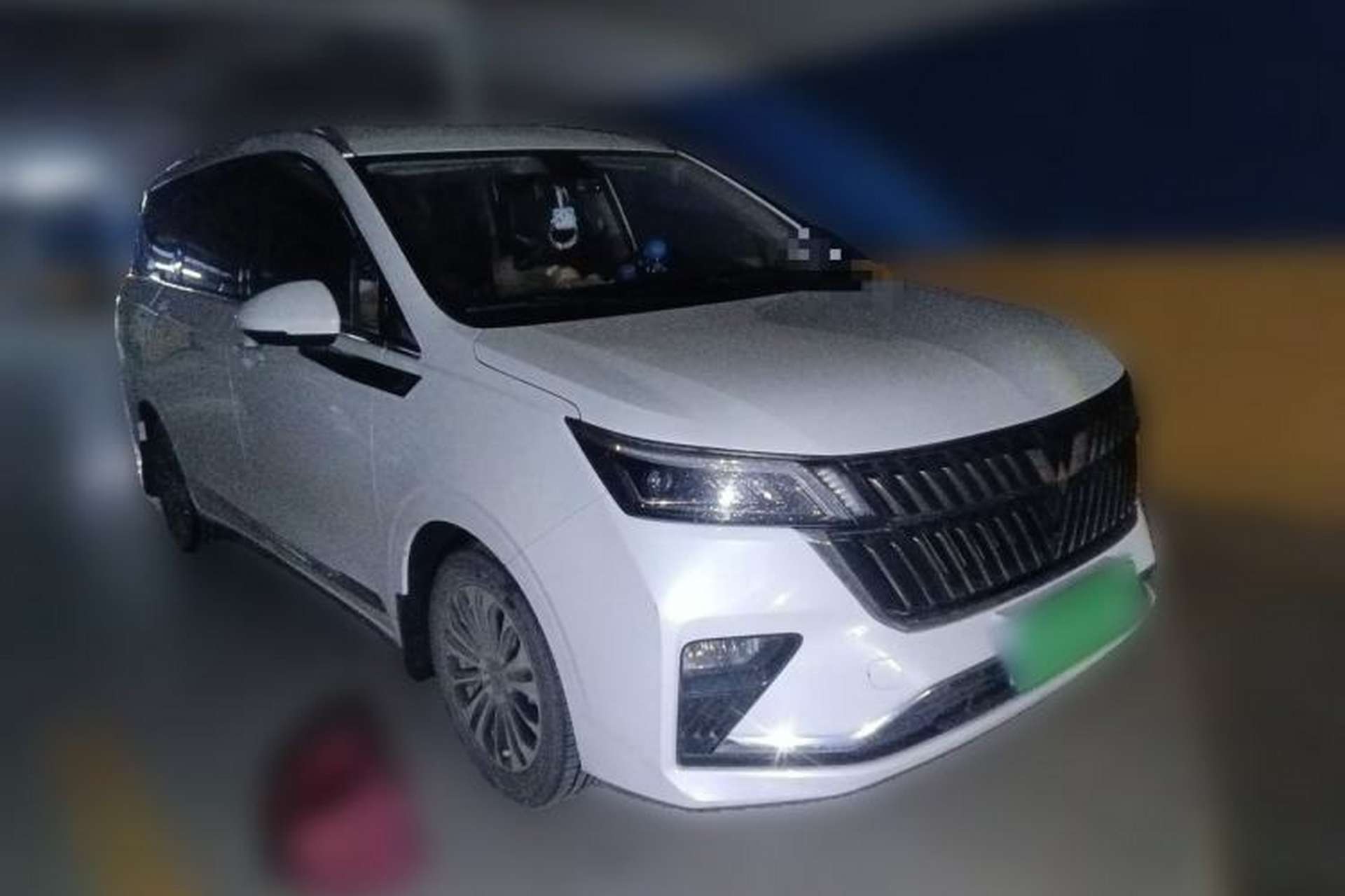 Used Wuling Jiachen 2022 1.5T CVT Deluxe Flagship Edition Front Right 45 Deg