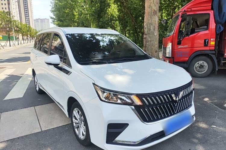 Used Wuling Jiachen 2022 1.5L Manual Light Comfort Edition Front Right 45 Deg