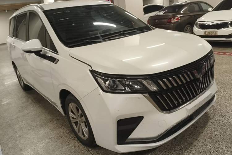 Used Wuling Jiachen 2022 1.5T Manual Comfort & Dynamic Version Front Right 45 Deg