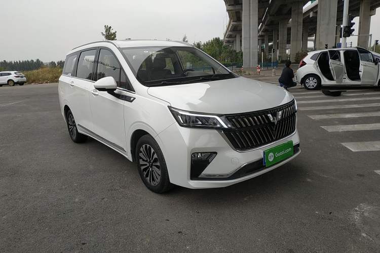 Used Wuling Jiachen 2022 1.5T CVT Deluxe Flagship Edition Front Right 45 Deg