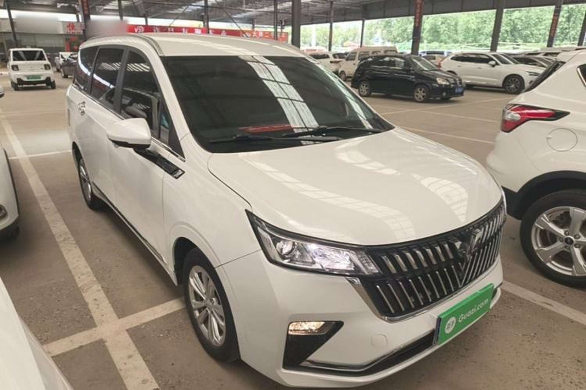 Used Wuling Jiachen 2022 1.5T CVT Smart Luxury Version Front Right 45 Deg
