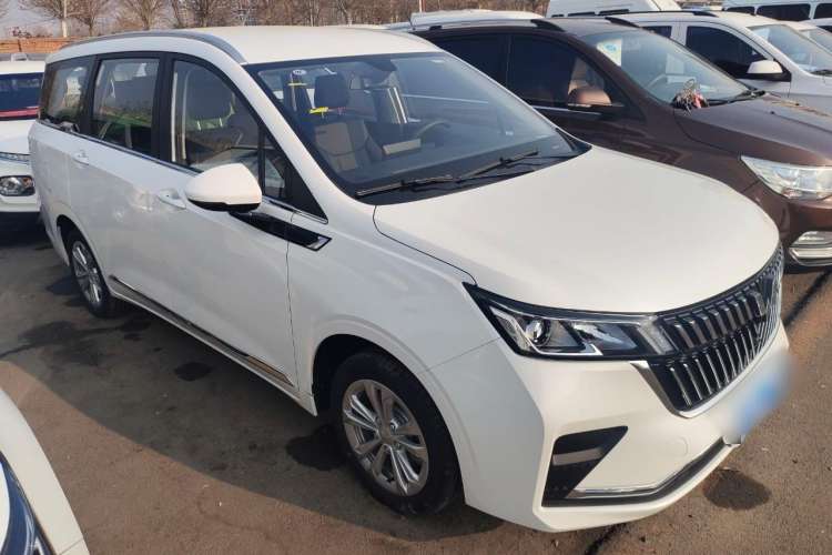 Used Wuling Jiachen 2022 1.5L Manual Comfort Edition Front Right 45 Deg