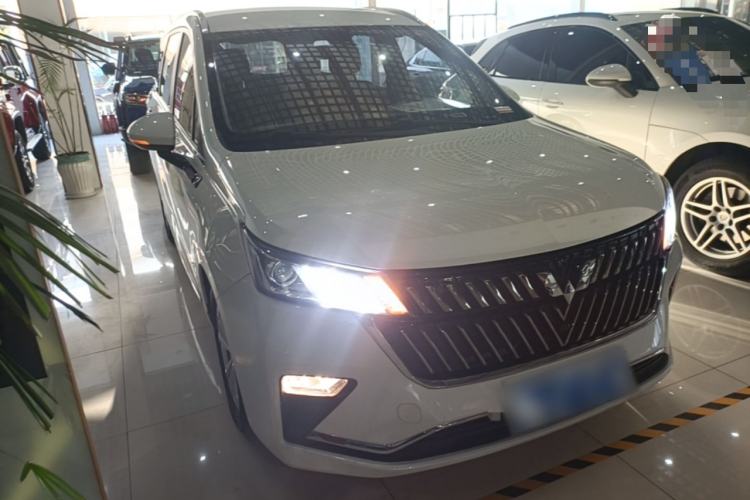 Used Wuling Jiachen 2022 1.5T CVT Smart Luxury Version Front Right 45 Deg