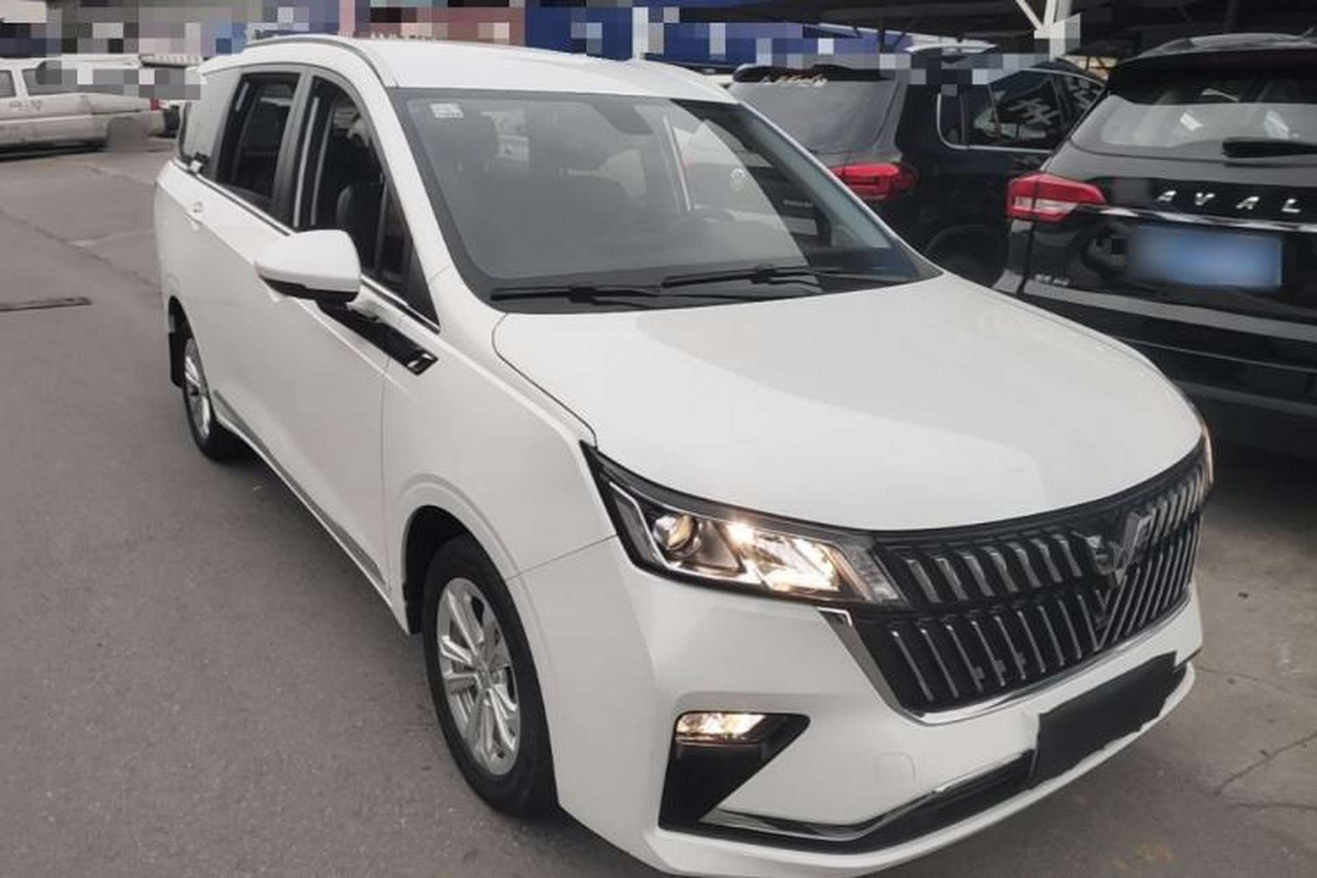 Used Wuling Jiachen 2022 1.5T CVT Smart Luxury Version Front Right 45 Deg
