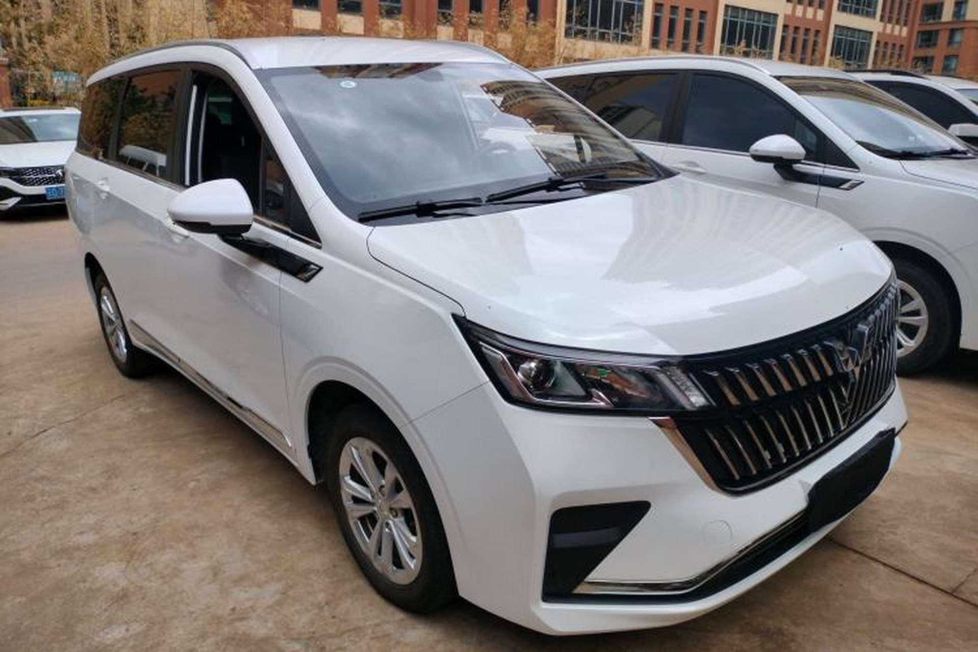 Used Wuling Jiachen 2022 1.5T Manual Comfort & Dynamic Version Front Right 45 Deg