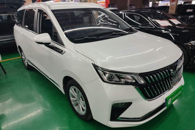 Used Wuling Jiachen 2022 1.5T CVT Smart Luxury Version Front Right 45 Deg