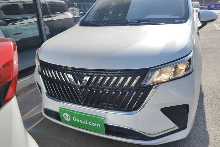 Used Wuling Jiachen 2022 1.5T Manual Light Enjoyment Dynamic Version Front