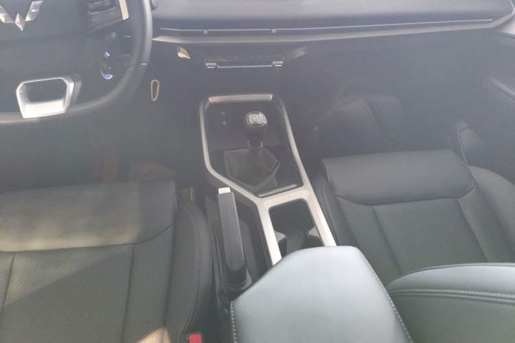 Used Wuling Jiachen 2022 1.5T Manual Comfort & Dynamic Version Gear Lever
