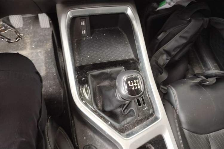 Used Wuling Jiachen 2022 1.5L Manual Comfort Edition Gear Lever