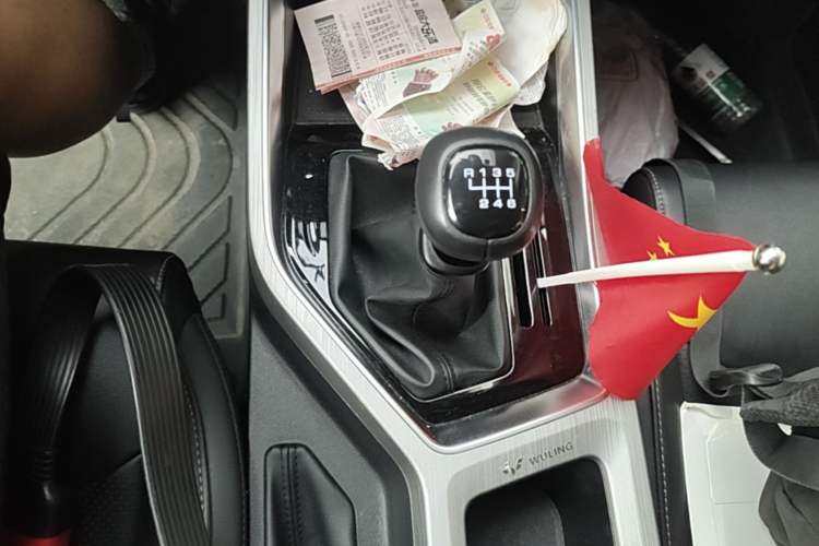 Used Wuling Jiachen 2022 1.5T Manual Comfort & Dynamic Version Gear Lever