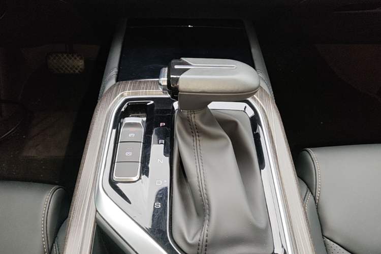 Used Wuling Jiachen 2022 1.5T CVT Smart Luxury Version Gear Lever