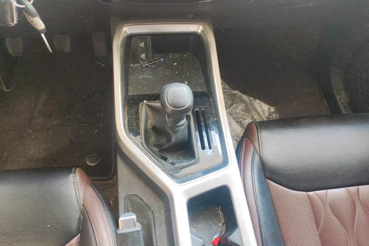 Used Wuling Jiachen 2022 1.5L Manual Enjoyment Elite Model Gear Lever