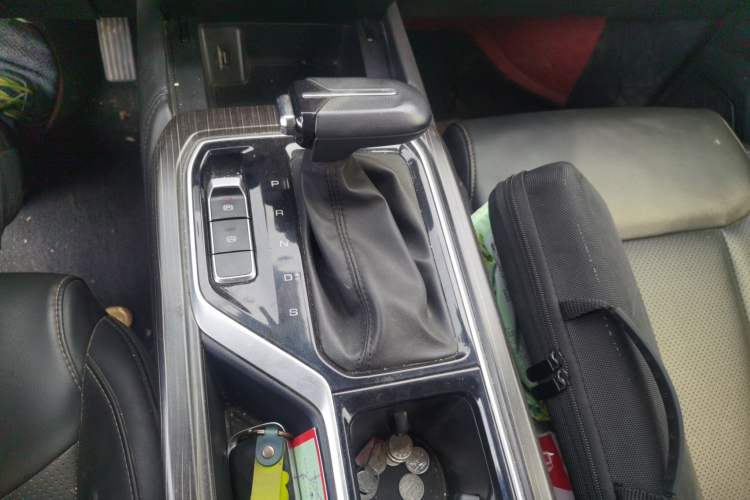 Used Wuling Jiachen 2022 1.5T CVT Smart Luxury Version Gear Lever