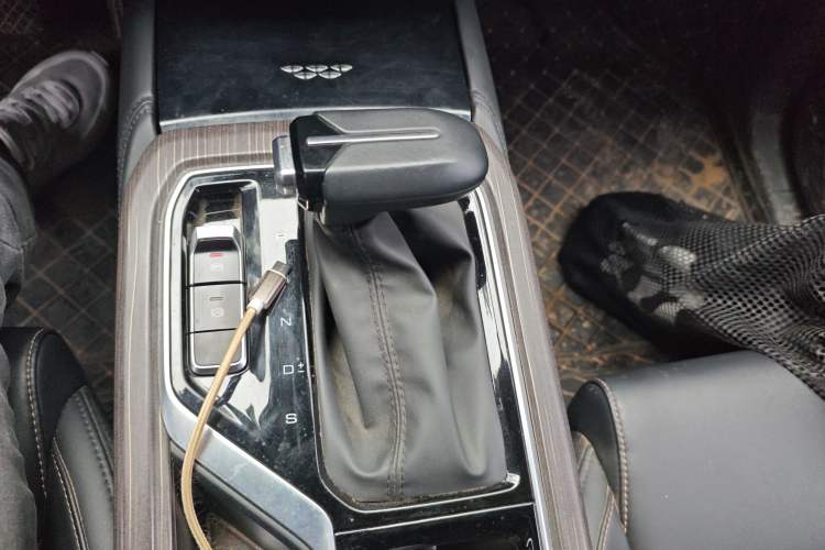 Used Wuling Jiachen 2022 1.5T CVT Smart Luxury Version Gear Lever