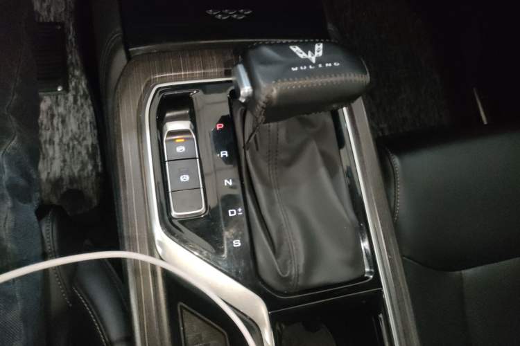 Used Wuling Jiachen 2022 1.5T CVT Smart Luxury Version Gear Lever