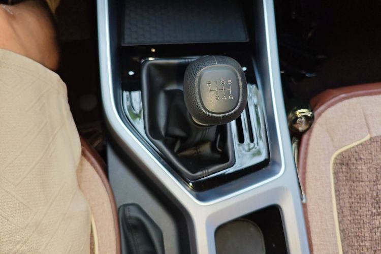 Used Wuling Jiachen 2022 1.5L Manual Enjoyment Elite Model Gear Lever